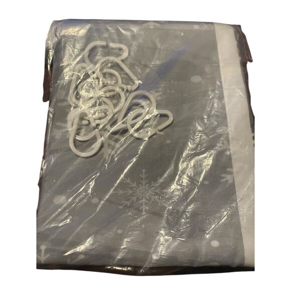 PREIUM SHOWER CURTAIN CHRISTMAS BALLS AND SNOWFLAKES WIDTH 69' LENGTH 70' - Picture 3 of 4